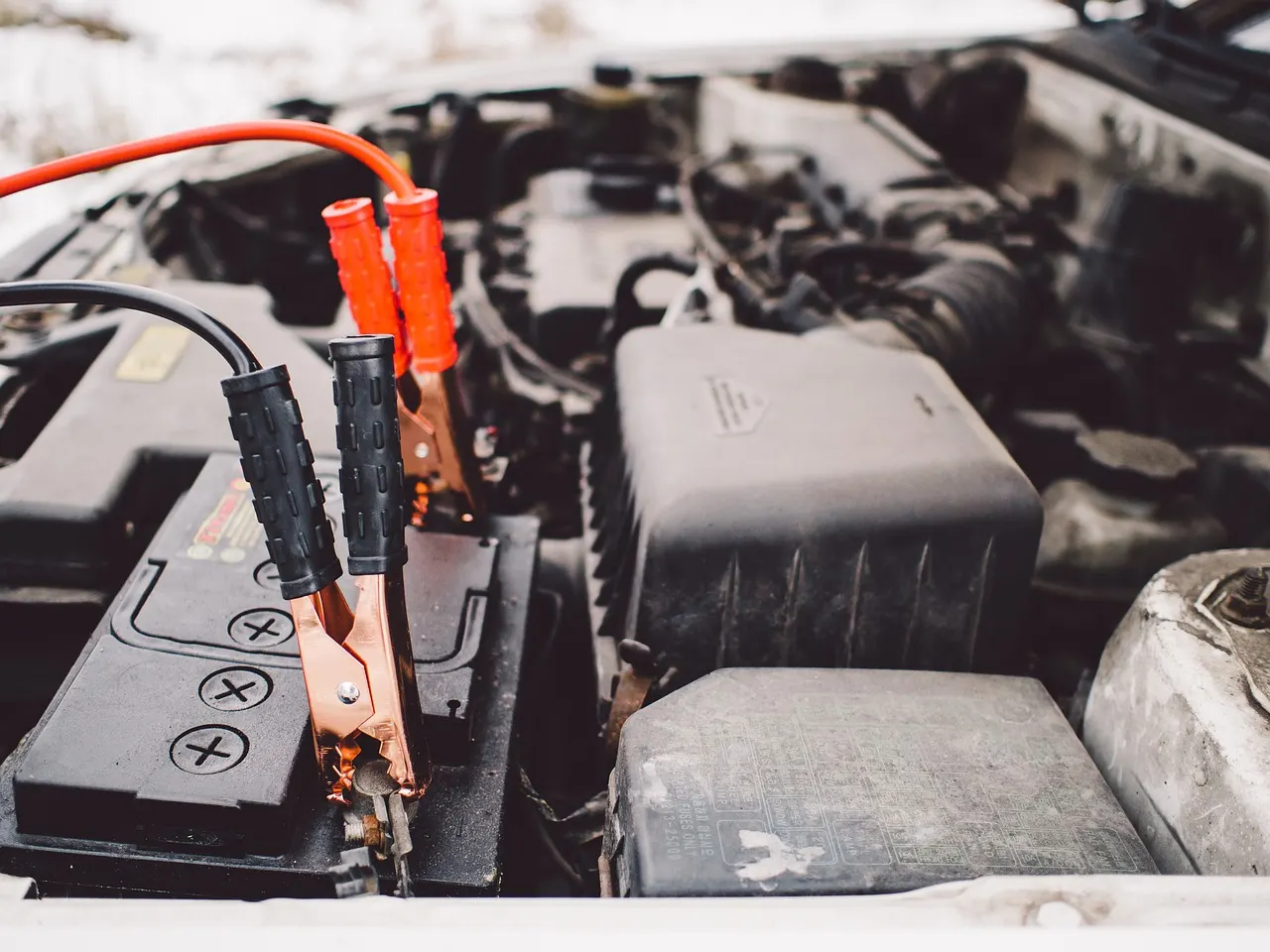 Shows vehicle's battery
